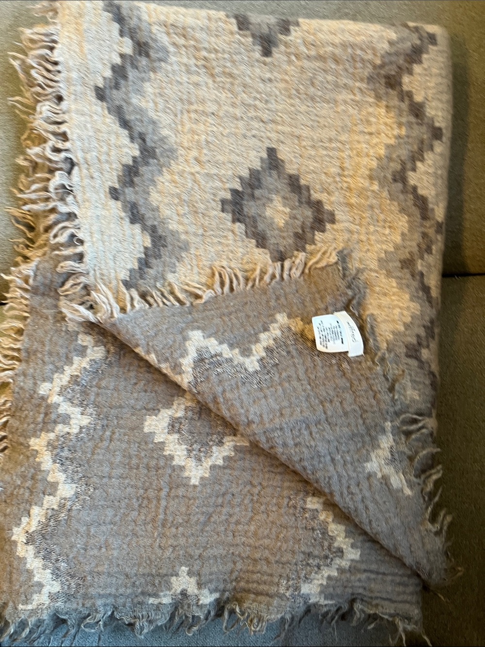 Wilfred Aritzia 100% Wool Blanket Scarf Beige Brown Oversized Cozy Fringe